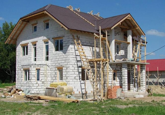 Выбор в пользу тишины: стоит ли переезжать в дом за городом и сколько это стоит?