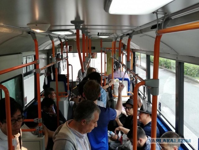 Без дверей и не быстрее 15 км/ч: 10 способов, которыми в СССР возили пассажиров к самолёту
