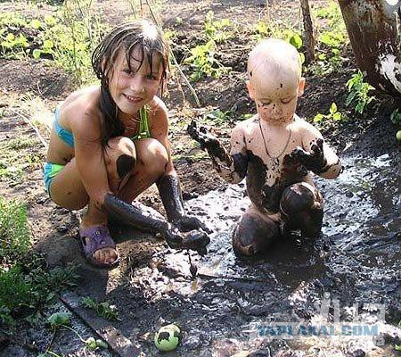 С улицы пришли куски грязи…