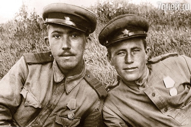 Служили два товарища