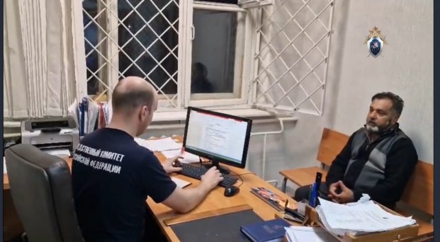 Кадры задержания мужчины, подозреваемого в стрельбе по людям, в Коркине