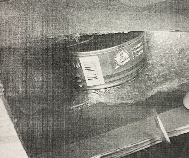 Пермяк заказал iPhone 16 на маркетплейсе, но получил... банку кильки с логотипом «За Родину»