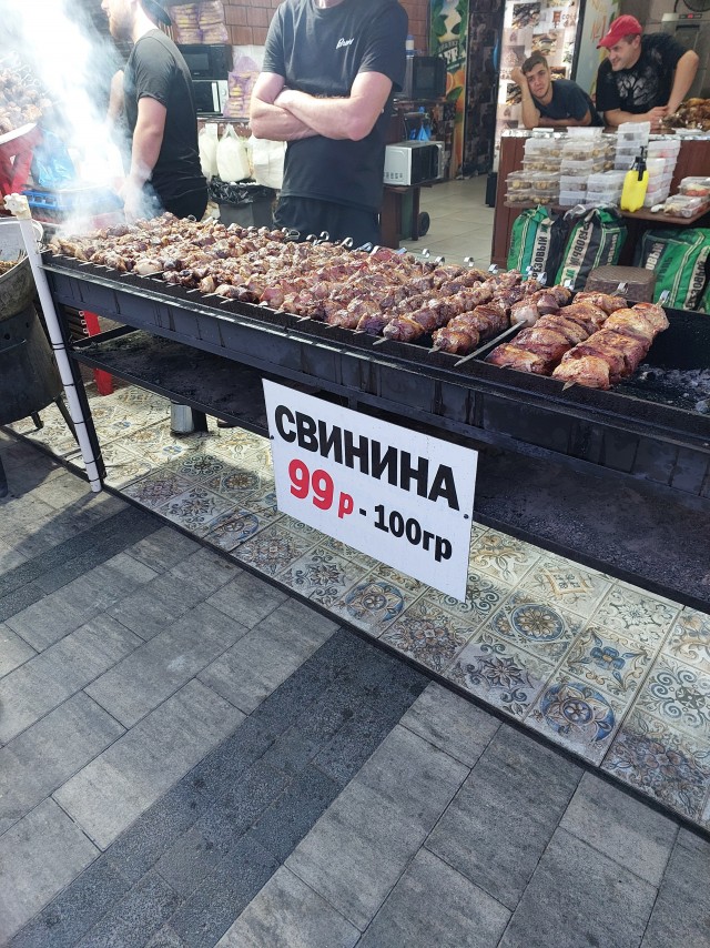 Очередь на Крымском мосту растянулась на 10 километров — туристы часами стоят в пробке