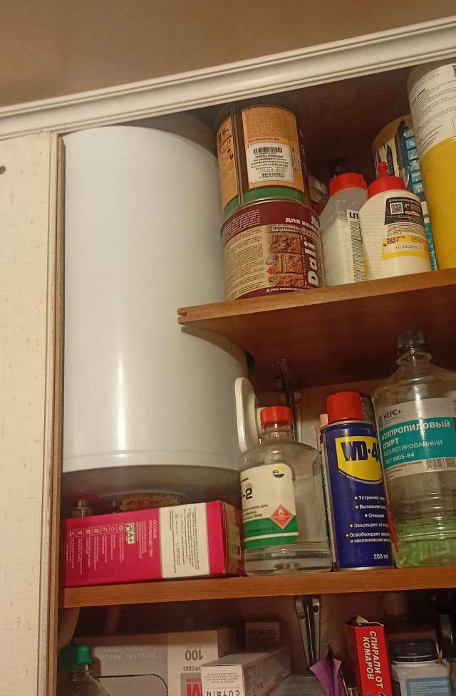 Вот Вы видите связь между шаровой опорой, водонагревателем и тумбой под раковину?