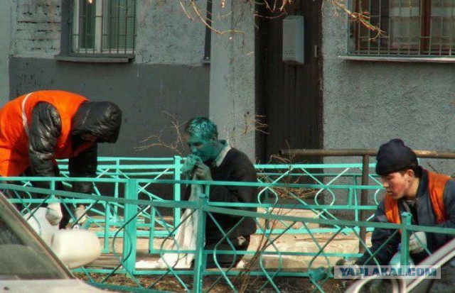 Полицейский и 15 чел жестоко избили гастарбайтеров