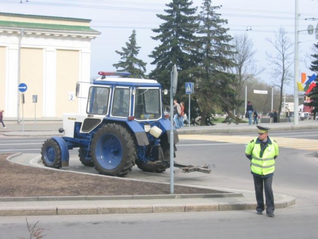 Тракторы, эксковаторы, грузовики