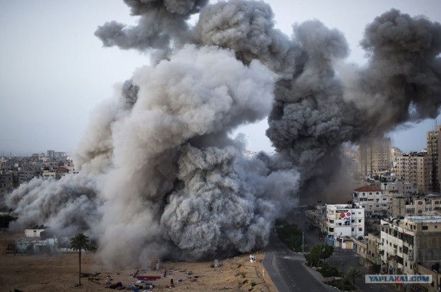 Израиль атакует, Сектор Газа отвечает.