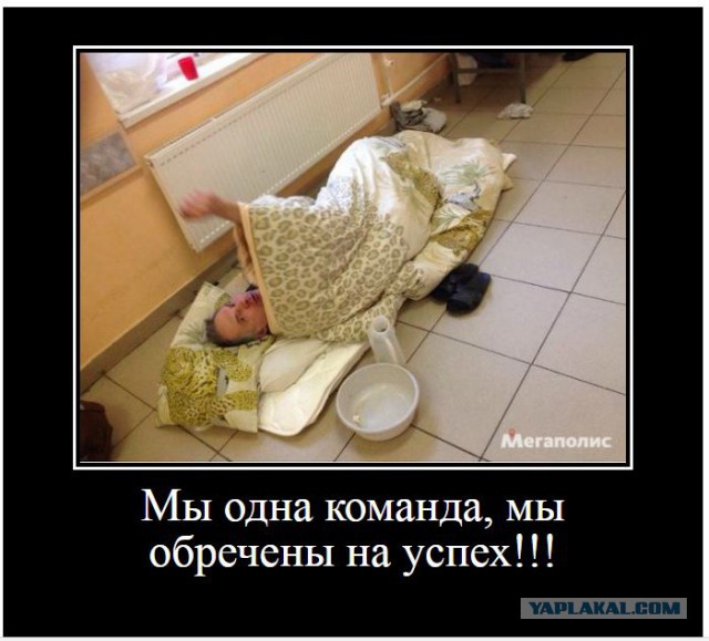 В Покровской больнице пациентов кладут на пол в коридоре из-за нехватки мест