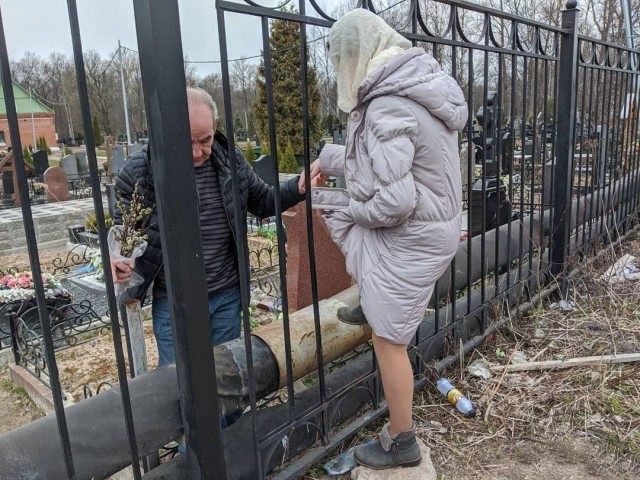 И снова мэр Днепропетровска Борис Филатов, который перекопал вход в церковь, попал под шквал критики