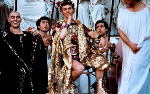 Как снимали «Калигулу»? Порнография с большим размахом