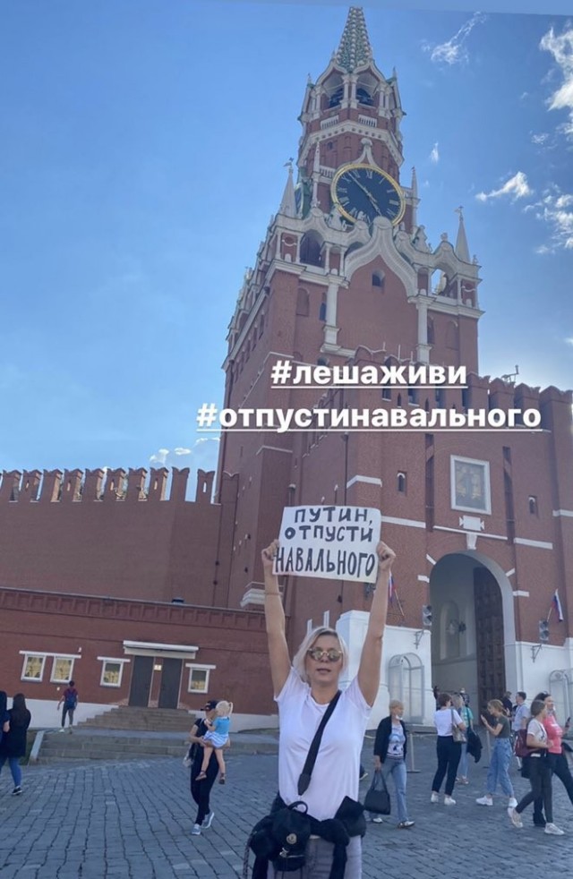 В Омск за Алексеем Навальным прибыл спецборт из Германии, но забрать политика не разрешают врачи