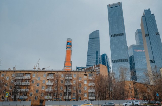 Каково было жить у подножья "Москва-Сити" в старых пятиэтажках? Большой фоторепортаж из расселенных домов!