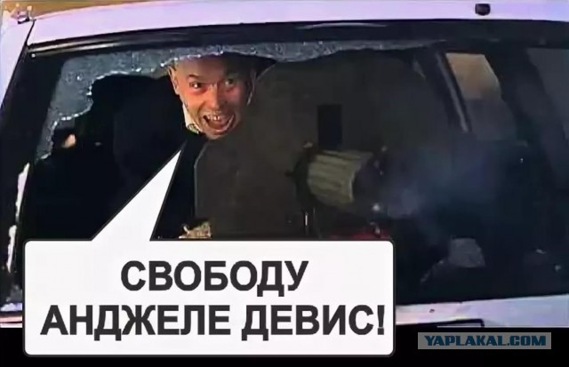 В Испании тысячи человек вышли на улицы в поддержку радикального рэпера
