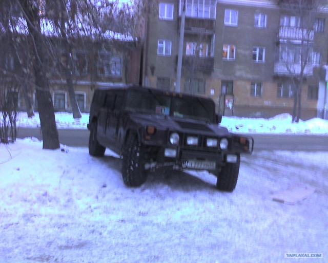 Мужик сжигает HUMMER в Череповце