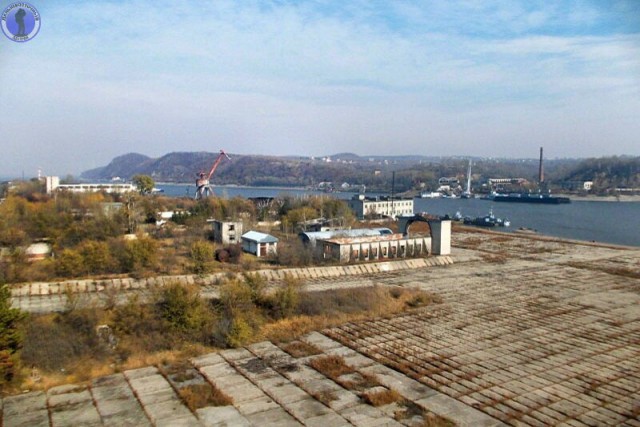 Заброшенная база десантно-штурмовых катеров на воздушной подушке "Мурена" и "Скат"