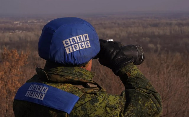 По Донецку, Макеевке, Горловке "насыпают" весь день.