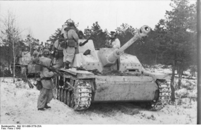 StuG III под кличкой "Гадюка", самая массовая в производстве с которой пришлось встретиться нашим дедам.