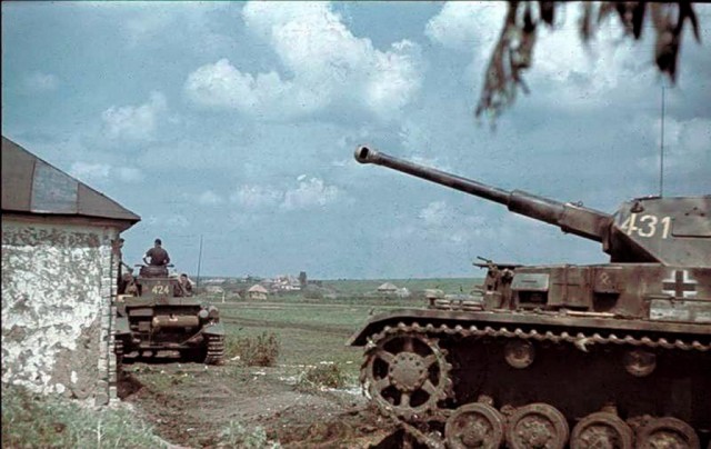 Цветные фотографии бронетехники времён Второй мировой войны