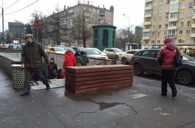 Газель влетела в подземный переход в Москве