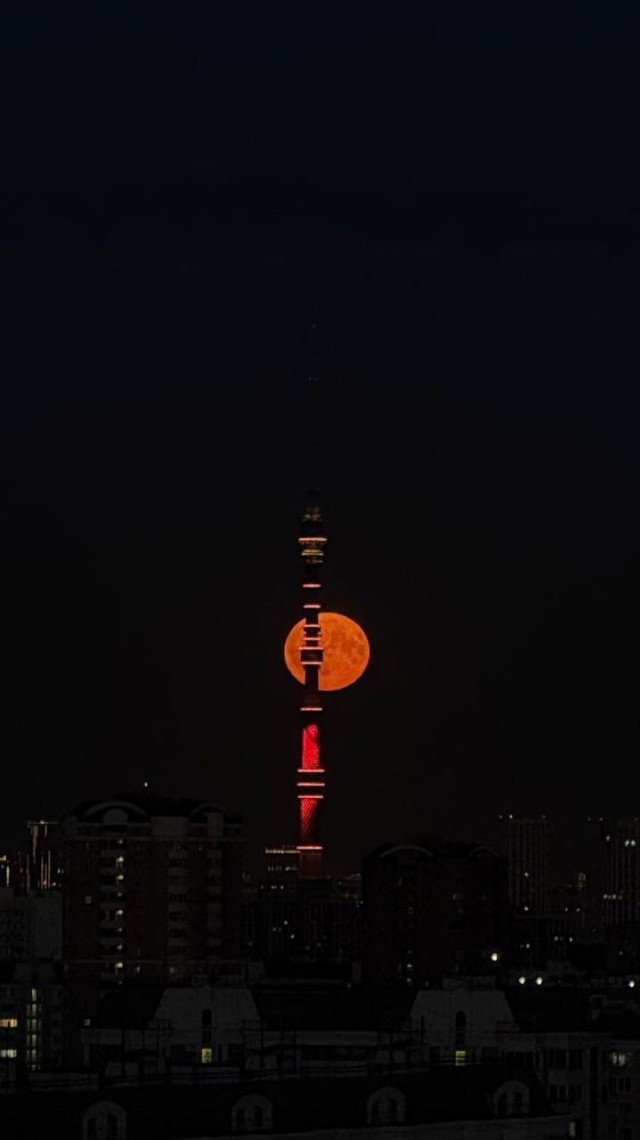 Гигантская «Оленья Луна» появилась этой ночью над Москвой