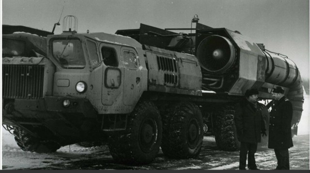 Иркутские коммунальщики показали, как нужно убирать снег