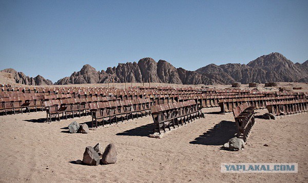 Заброшенный кинотеатр в египетской пустыне