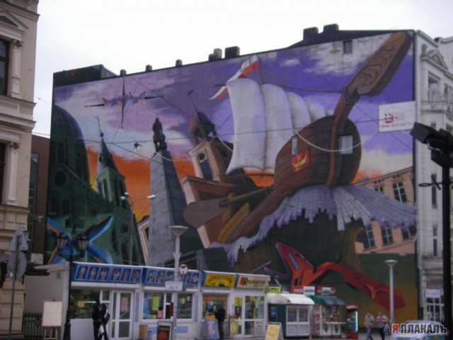 Рисунки на асфальте, строениях и т.п.