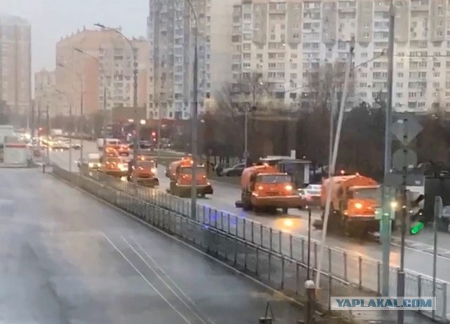 Выпрыгнула в окно во время корпоратива. Гулянка с коллегами в Москве закончилась для молодой девушки в карете скорой помощи