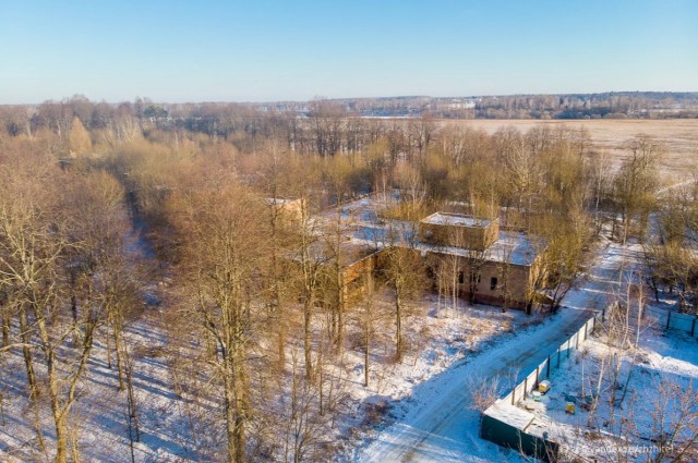 Заброшка с портретами прекрасных девушек