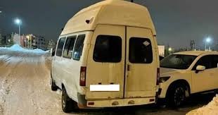 Маршрутчик заблокировал выезд с парковки беременной волгоградке