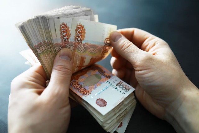 ВЦИОМ: работодатели сопротивляются поднятию зарплат, но рост в РФ неизбежен