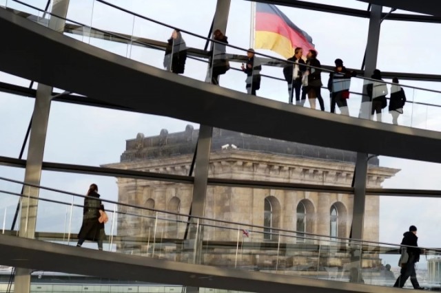 ФРГ возобновляет выдачу гуманитарных виз россиянам и белорусам