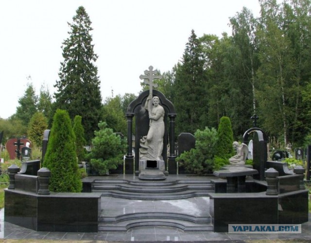 "Лихие 90-е": кладбища криминальных авторитетов в Екатеринбурге