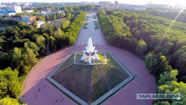 В Брянске девушка станцевала на Звезде на Кургане Бессмертия ради лайков