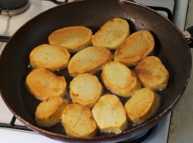 Жареный картофель. Кулинария.