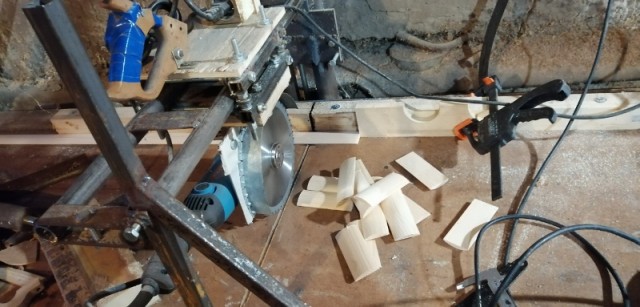 Стол для... Ну просто чтобы был