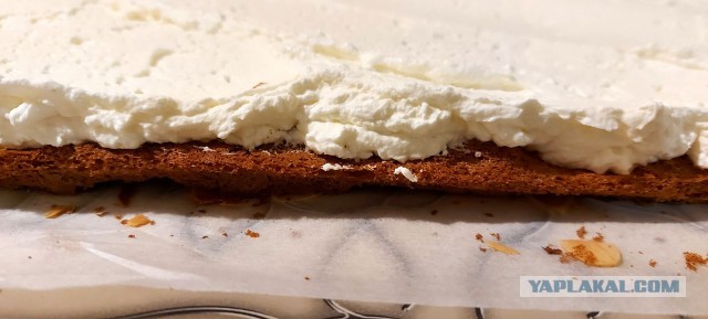 Рулет меренговый