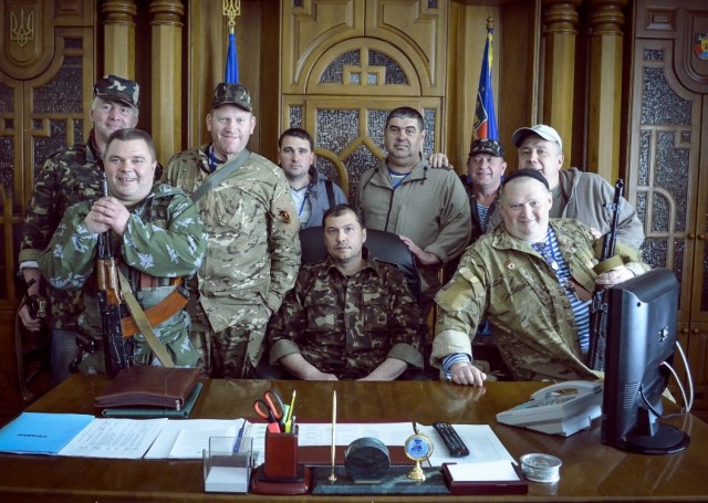 Внутри президентского дворца в Кабуле зачитали Коран