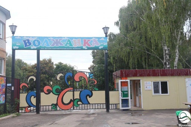 По сообщениям очевидцев, ночью в лагере "Волжанка" близ Ундоров Ульяновской области произошло ЧП