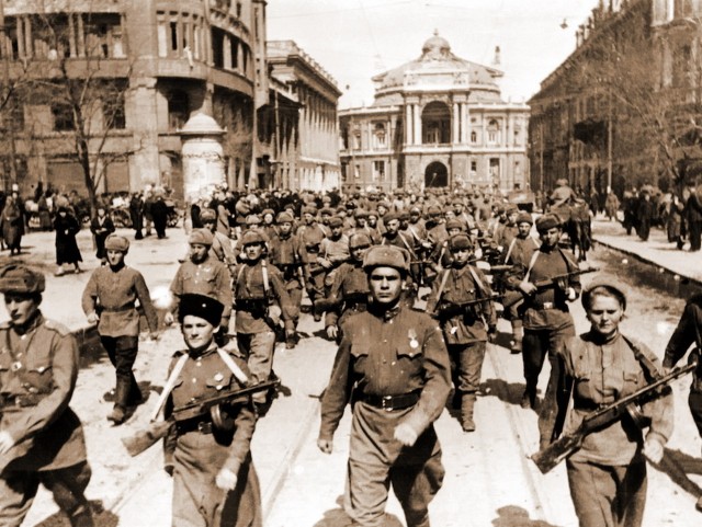 Фотографии связанных с историей Красной и Советской Армии.