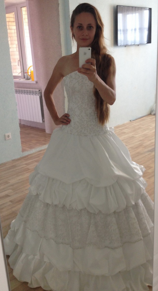 Руки вверх и мигом в платье