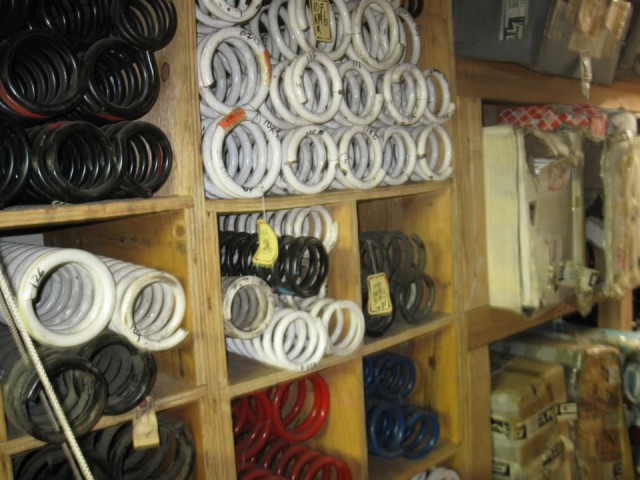 Нетронутый более 20 лет склад запчастей AMG