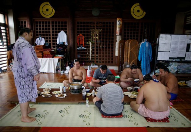 Несколько дней из жизни японских сумоистов