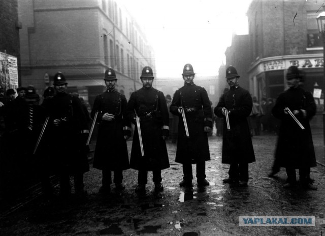 Как латышские революционеры лишили англичан права на оружие