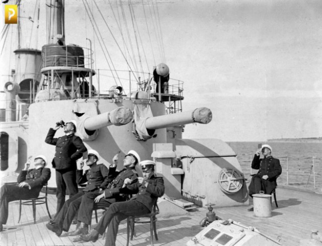 История в фотографиях