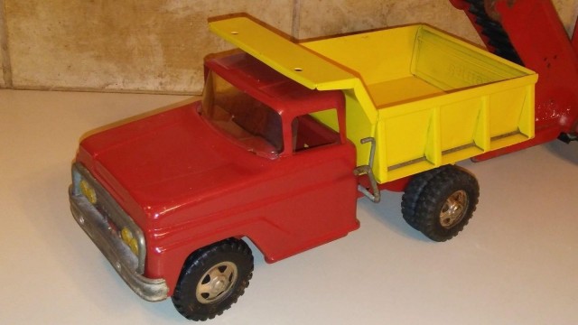 Вторая жизнь игрушке ЗИЛ-ММЗ-555. Выпущена на АЗЛК в 1982 г.