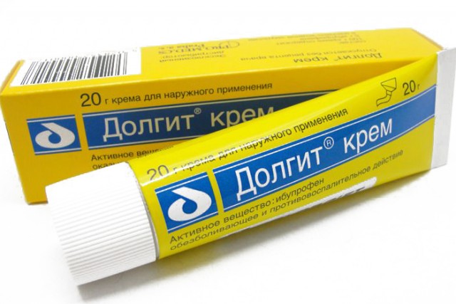 В Пскове местные жители вызвали полицию из-за желто-синего штакетника