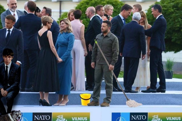 Кадр дня с саммита НАТО
