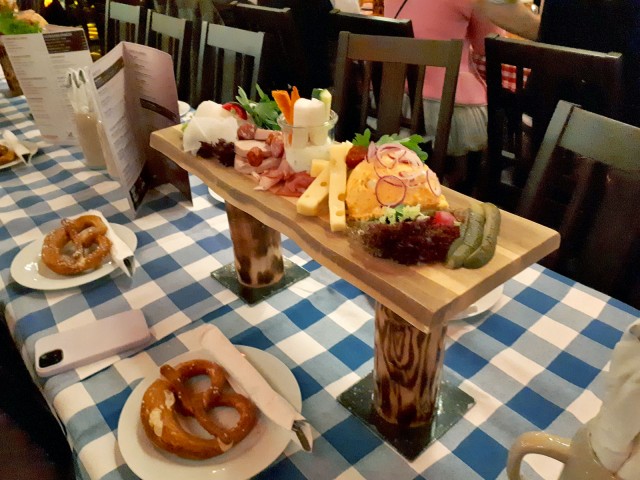 Баварский пивной сад. "Der Biergarten"