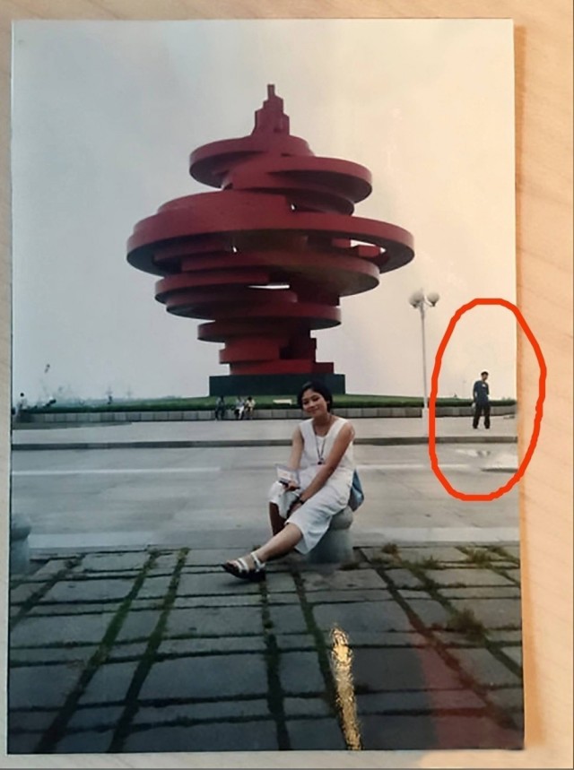 Нашел старую фотографию жены и началось